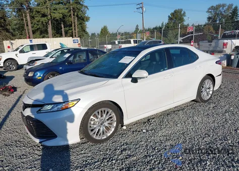 2018 Toyota Camry Xle z USA, uszkodzony, nr VIN 4T1B11HK0JU053904
